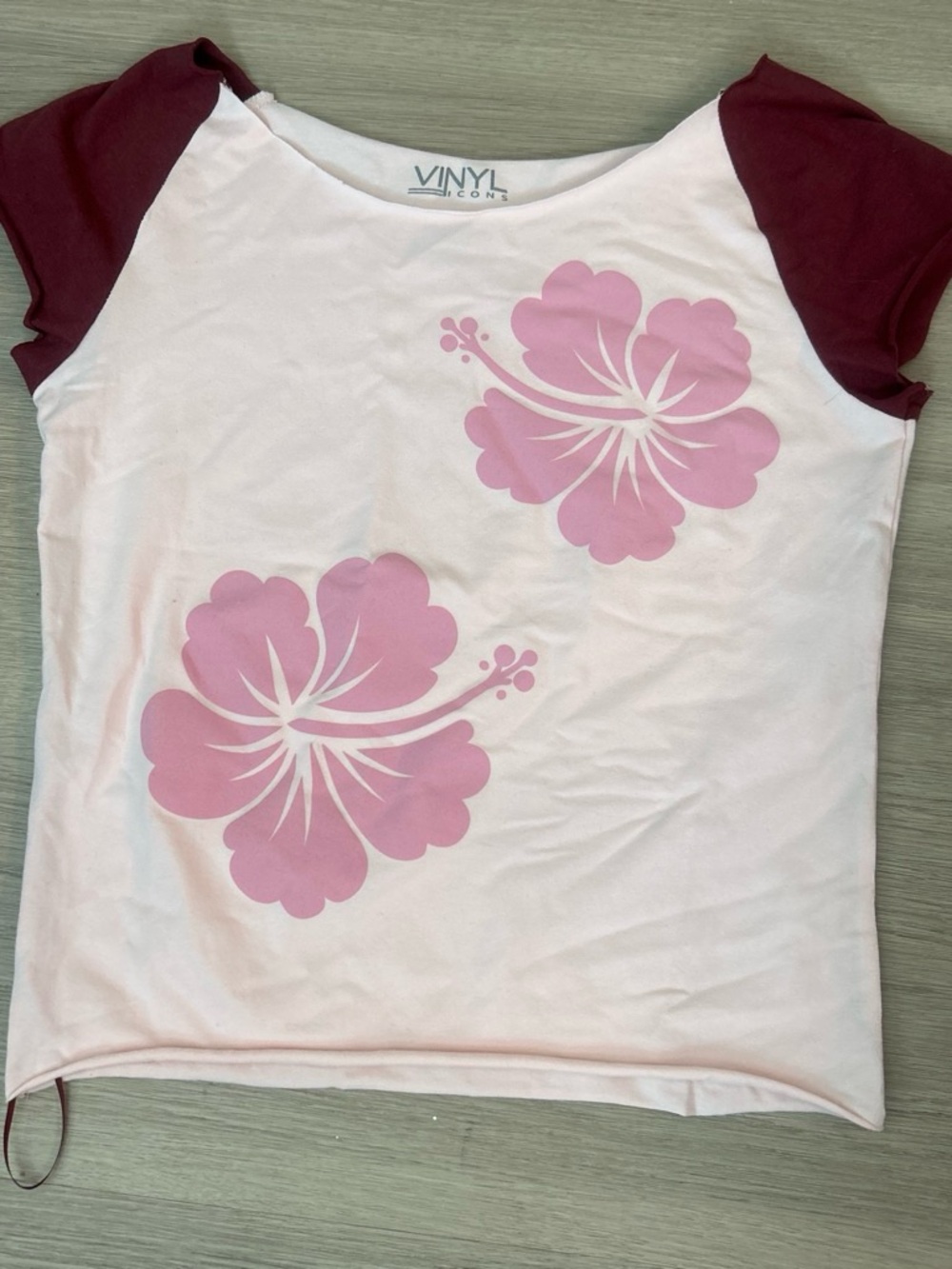Vinyl Icons Pink & Burgundy Hibiscus Flower Graphic Raglan Baby Tee 🌸